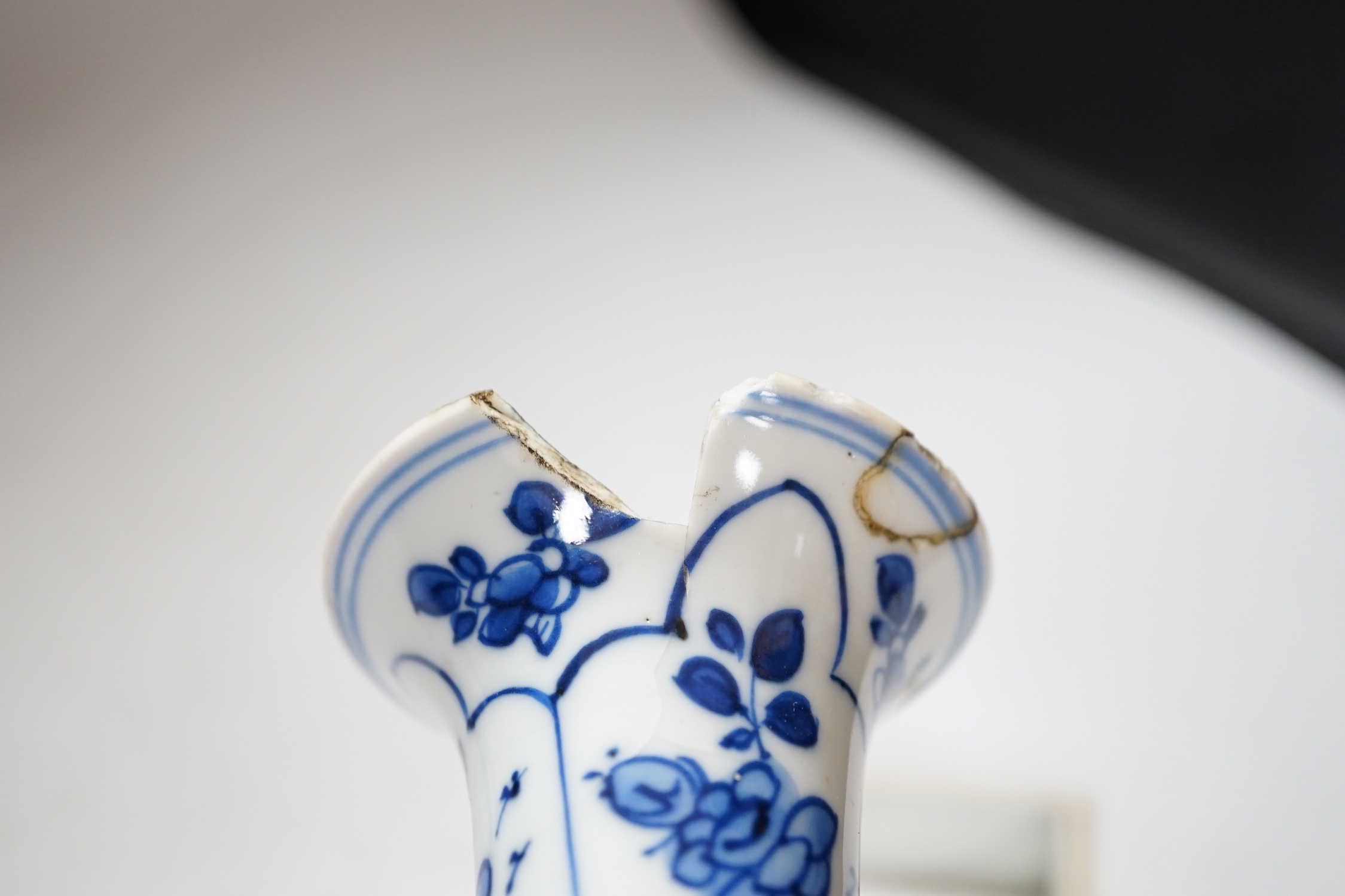 Three Chinese blue and white vases and a wucai square box, one with inscription, 18th century and later, tallest 14cm high